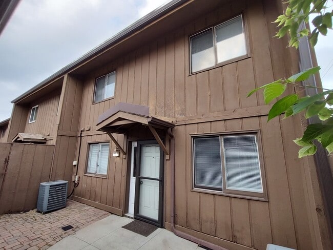 Building Photo - 989 11th Ave SW Rental