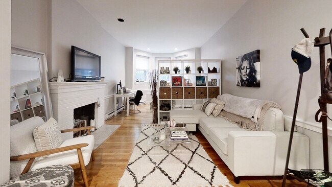 Photo - 125 Beacon St Unidad 1