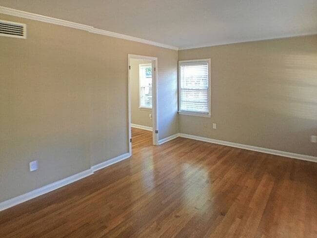 Photo - 555 Herzl St