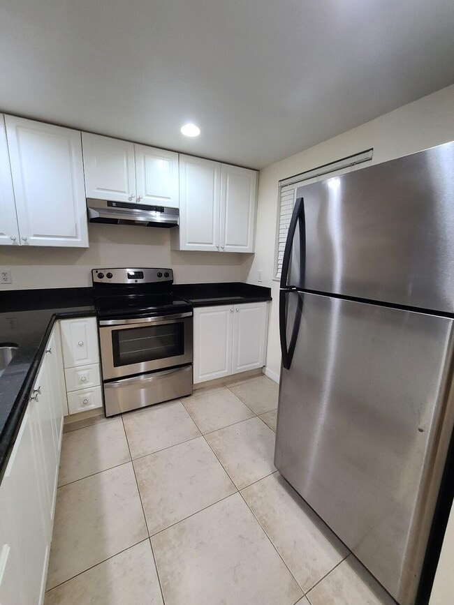 Photo - 1547 Lake Crystal Dr Unit A