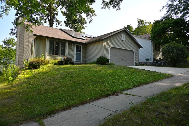 Building Photo - 6214 Adobe Way