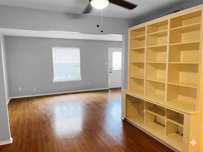 Photo - 1069 Willow Oaks Cir Unit 1069