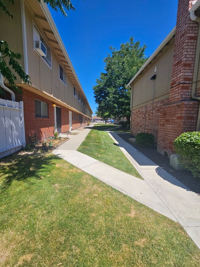 Roomiest Townhouse in All of Carson? Water... - Roomiest Townhouse in All of Carson? Water...