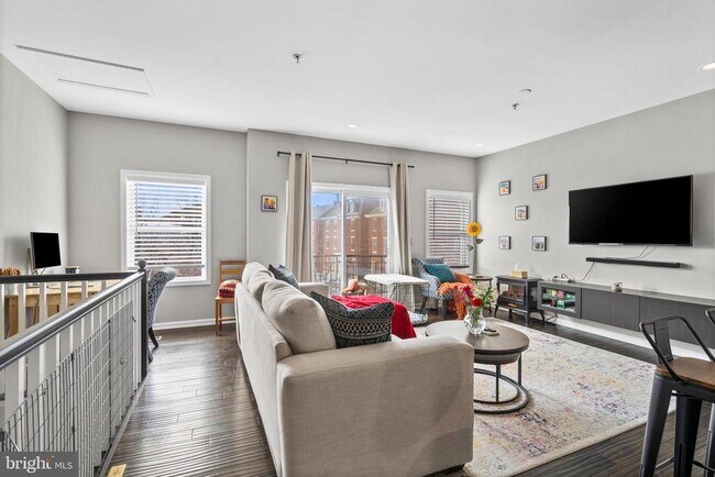 Photo - 715 Brown St Unit B