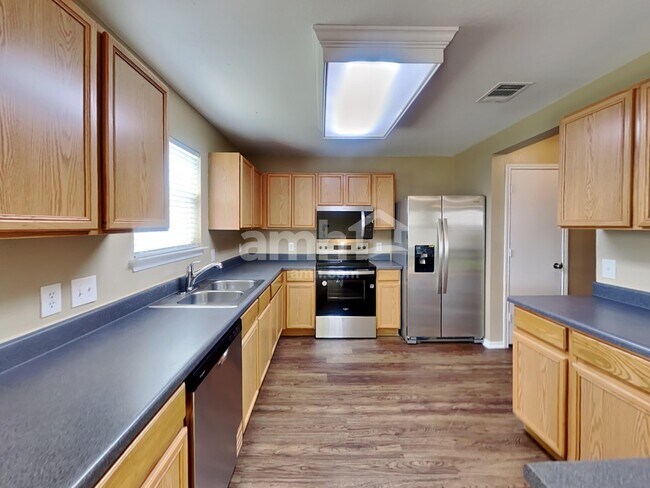 Photo - 5325 Mathra Dr