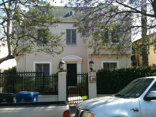 First floor front - 8372 Blackburn Ave Casa Adosada