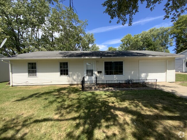 Building Photo - 917 Knollcrest Dr Rental
