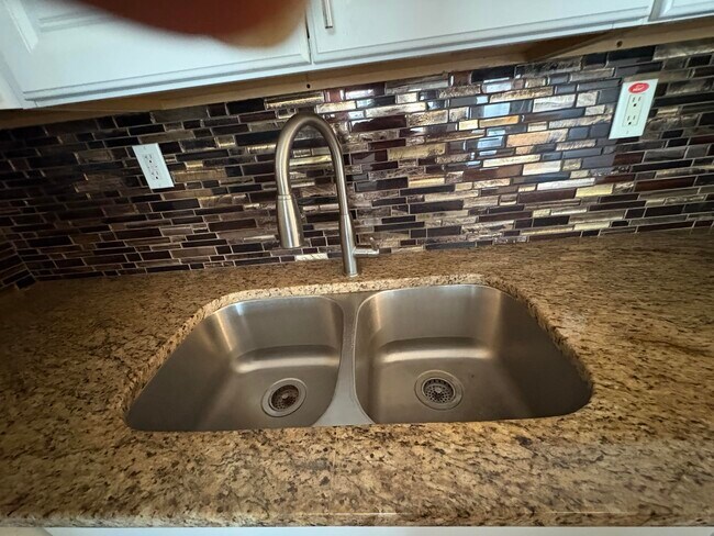 Photo - 26 Kingswood E