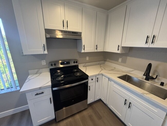 RENOVATED KITCHEN - Riverstone