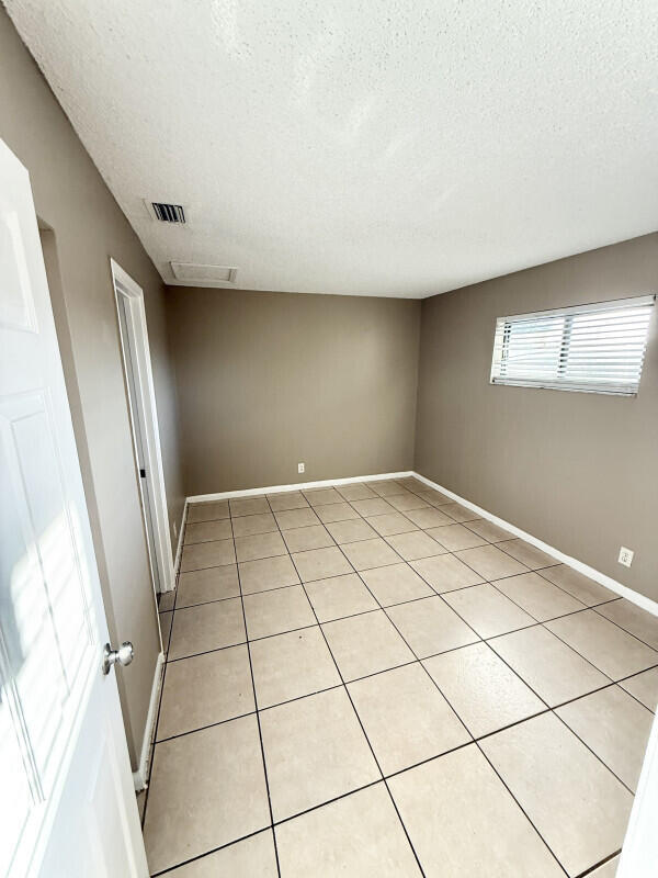 Photo - 814 N G St Unit 1