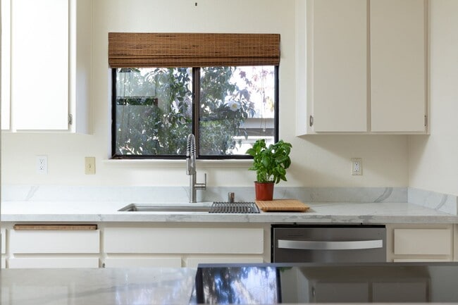 Photo - Live Oak Townhome – Completely Renovated & Move-In Ready!