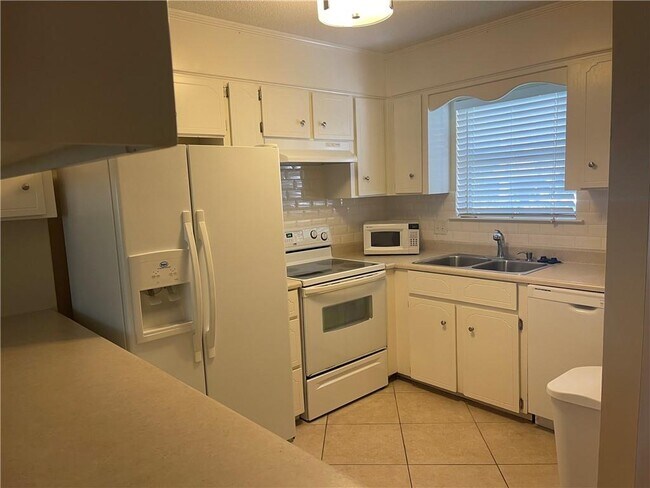 Photo - 104 Courtyard Villas Ln Unidad C1