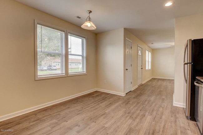 Building Photo - 2246 Onslow Dr Rental