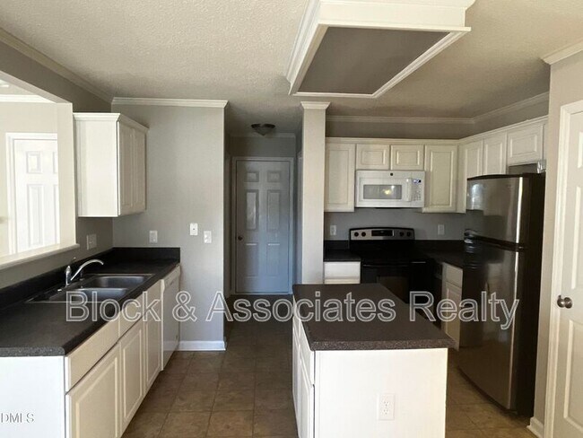 Photo - 5500 Marthonna Way