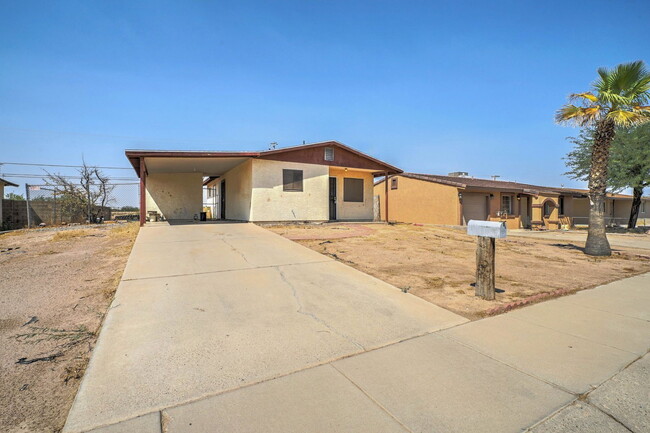 Building Photo - 1114 E Bisnaga St