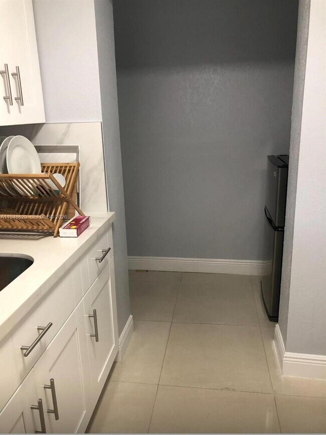 Photo - 411 W 31st Pl Unit 2