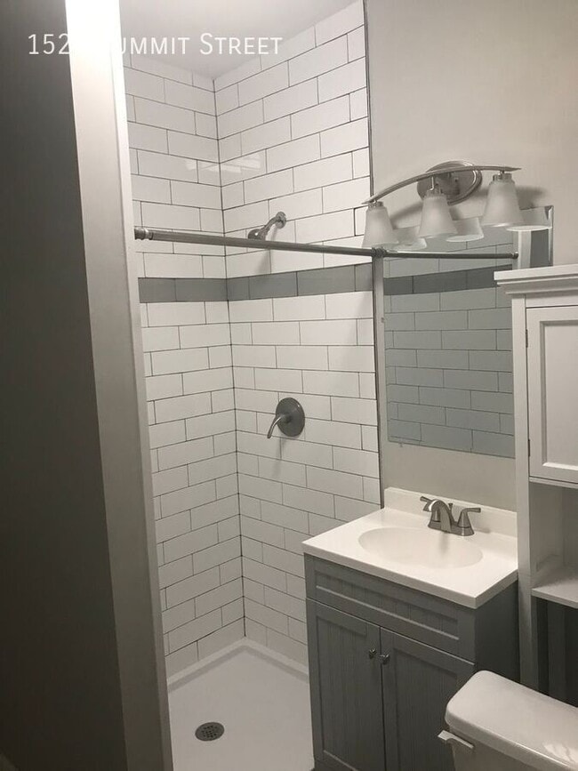 Photo - 1528 Summit St