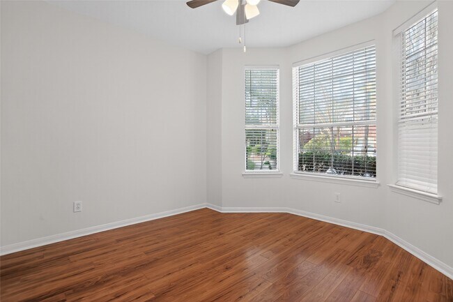 Building Photo - 15 S Avonlea Cir