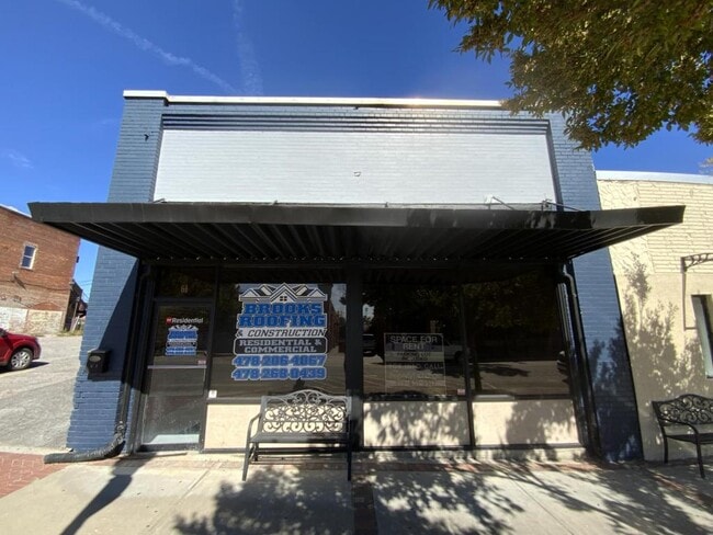 Photo - 61 E Main St