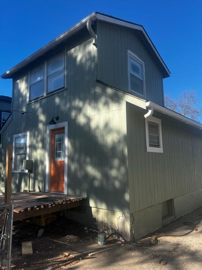 Photo - Newly Renovated 3 Bedroom House.