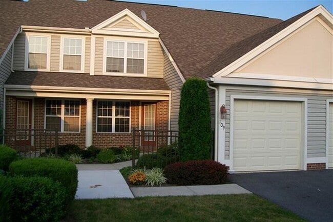 Beautiful 3 Bedroom Townhouse - Beautiful 3 Bedroom Townhouse