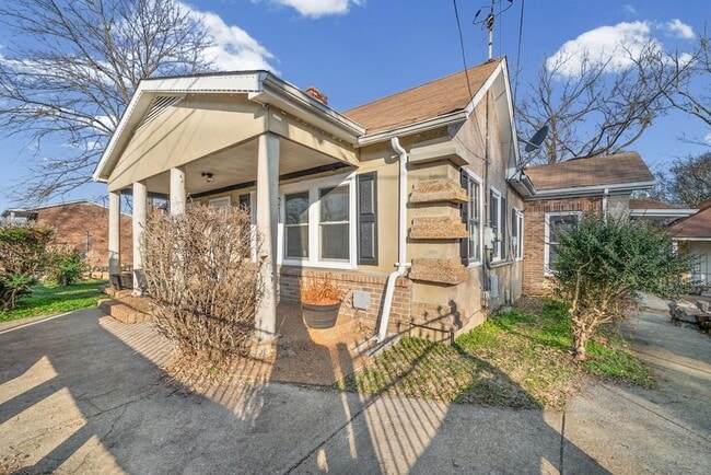 Photo - 211 St John St