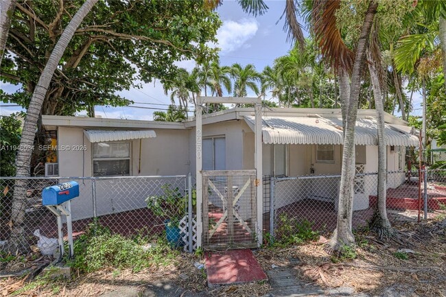 Building Photo - 2250 NE 136th St Unit 0