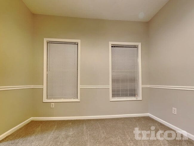 Photo - 5774 Broadleaf Way