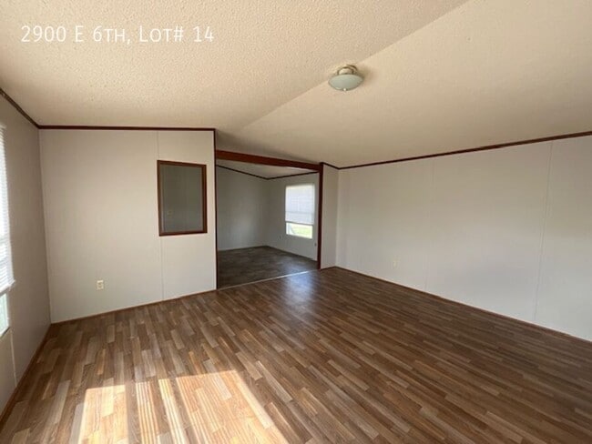 Photo - 2900 E 6th Ave