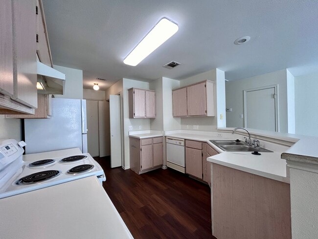 Photo - 9703 Nightjar Dr Unidad A