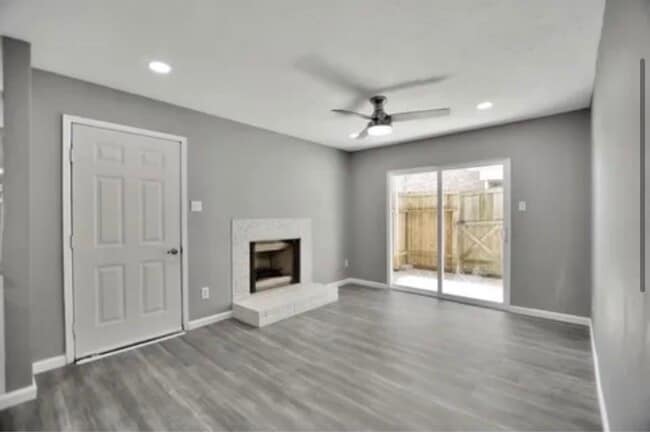 Building Photo - 7600 Emmett F Lowry Expy Unit 313