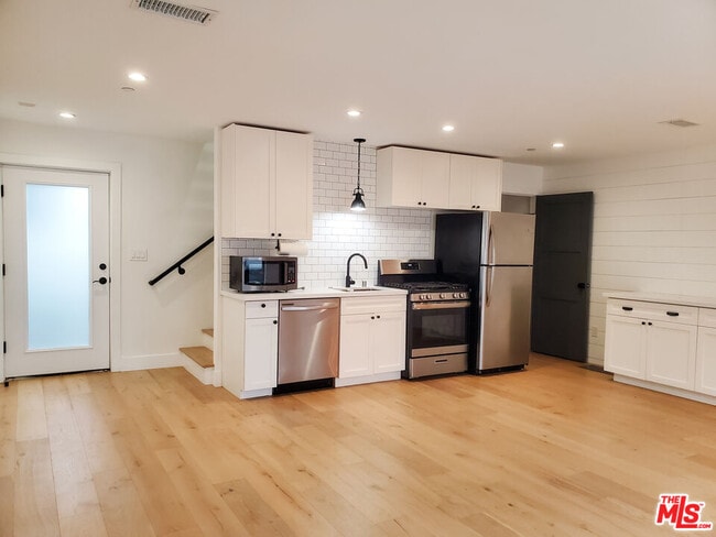 Photo - 11221 Hannum Ave Unidad A