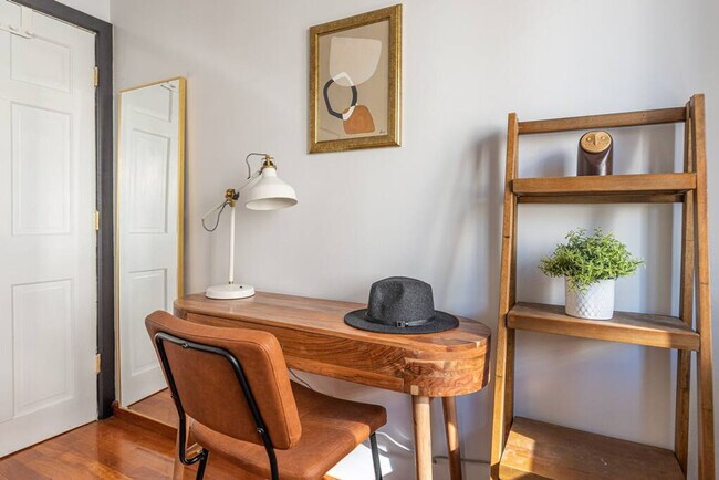 Photo - 209 W 20th St Unit ID1013666P