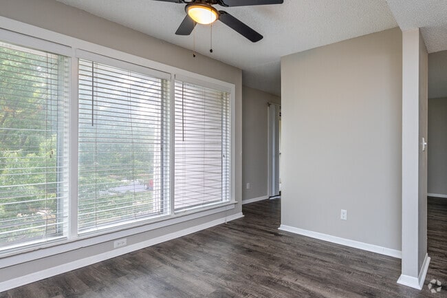 2BR, 1BA - Reno/1,044SF - Dining Room - Emerald Hills Apartments