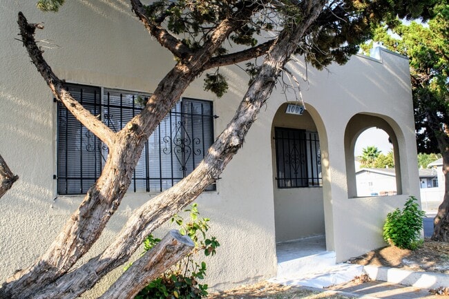 Photo - 1002 W 4th St