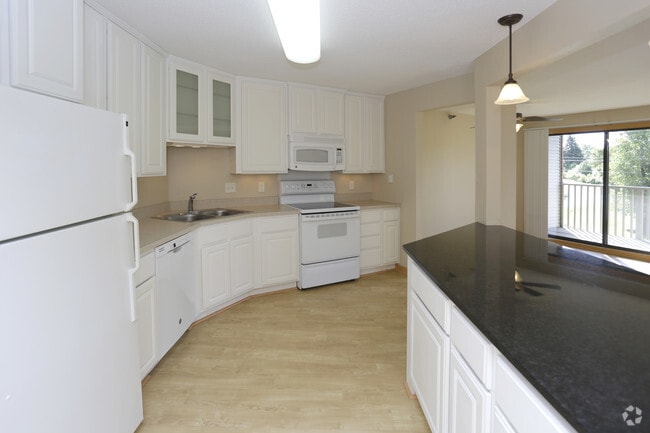 1HAB, 1BA - 790 ft² - Lakewood Hills Apartments