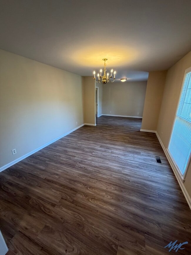 Photo - 1600 Parklawn Dr