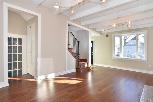 Photo - 19 Longmeadow Rd
