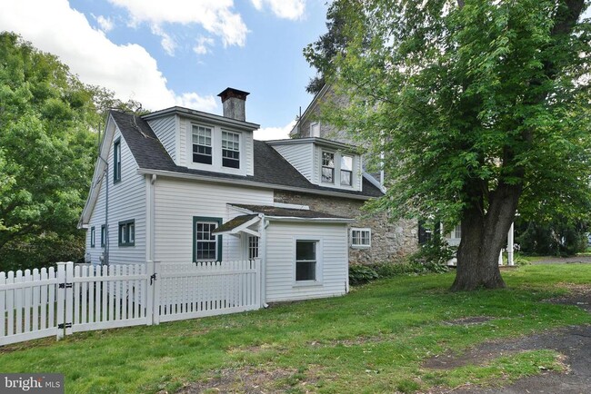 Photo - 966 Paige Ct
