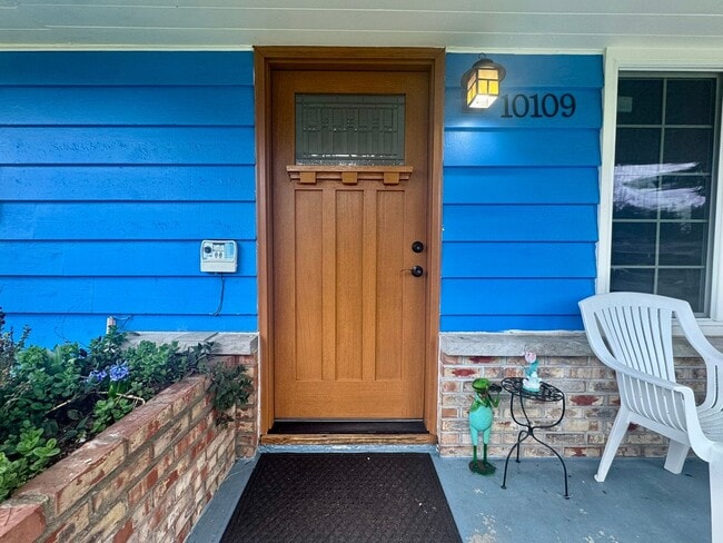 Photo - Charming 3-Bedroom Home in Lakewood with Spacious Yard & Modern Comforts