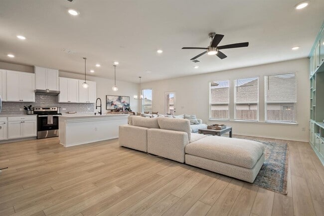 7805 House Finch Dr