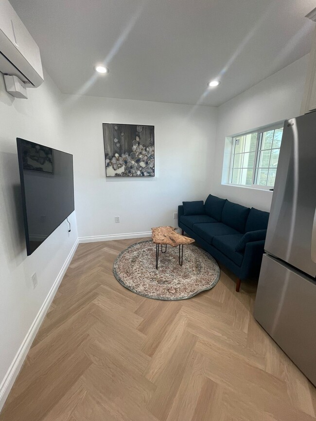 Photo - 6908 Royer Ave