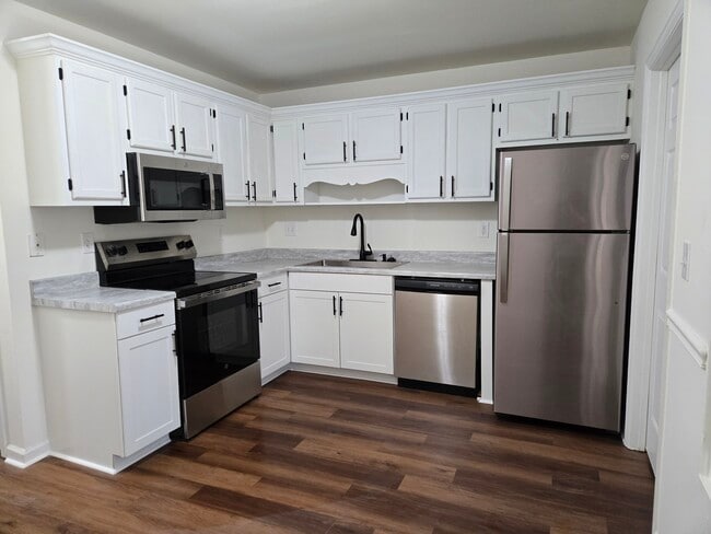 Photo - 1915 Tropicana Rd