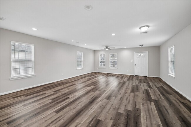 Photo - 3344 Simmons St