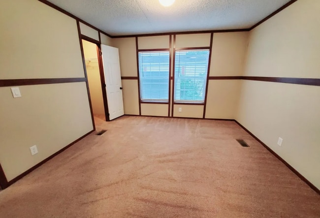 Photo - 332 Fox Chase Blvd