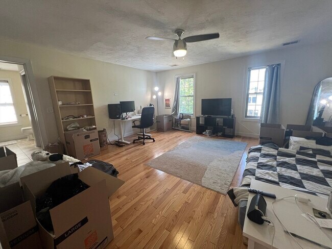 Photo - 2779 Washington St