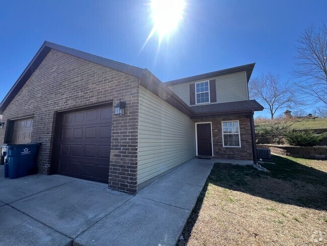 Building Photo - 3BR Duplex Rental