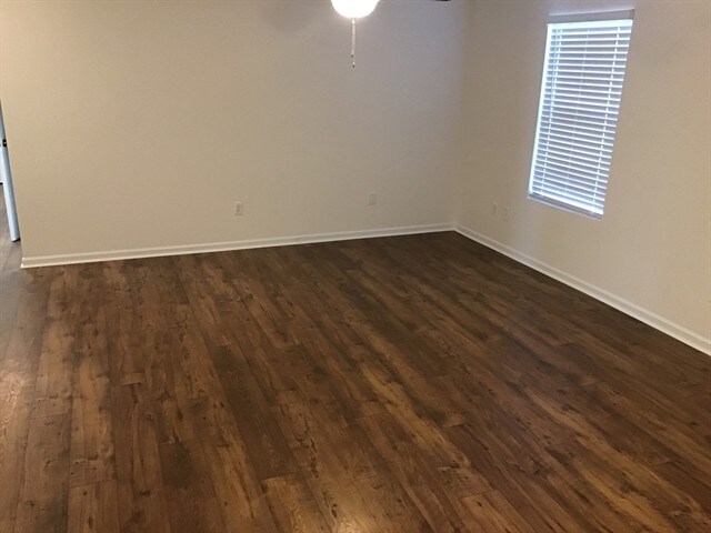 Photo - 2840 Meadow Gln