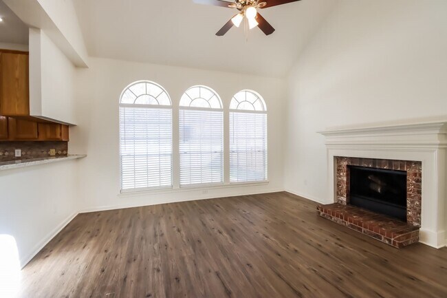 Photo - 3811 Spruce Bay Dr