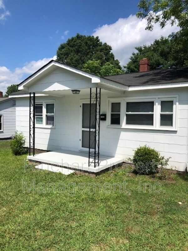 Photo - 1406 Edgewood Dr House
